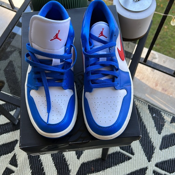 Jordan 1 Low Men’s 8.5 New - Picture 2 of 3